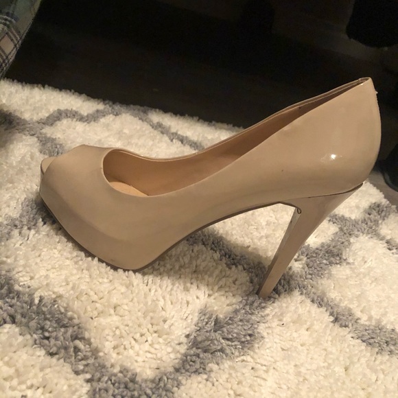 Beige heeled shoes - Picture 2 of 3
